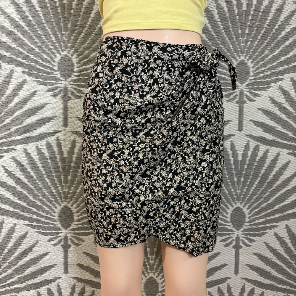 Vtg 90s Mini Wrap Skirt Floral Sz S Blk Rayon Bloomchic Spring Preppy Grunge